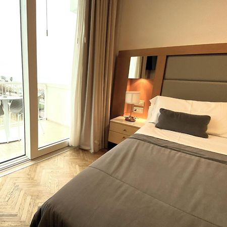 Hotel Abner'S Riccione Bagian luar foto