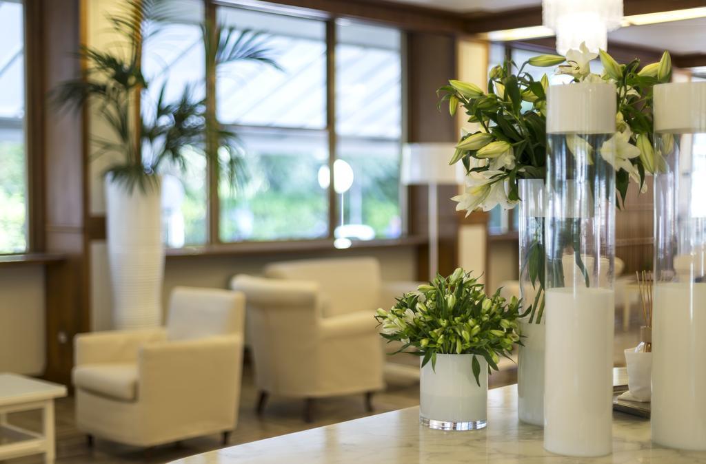 Hotel Abner'S Riccione Bagian luar foto